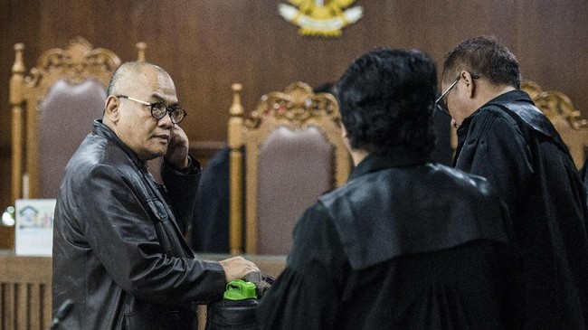 Yogan terbukti menyuap Rp500 juta pada anggota DPR Fraksi Demokrat, I Putu Sudiartana, terkait proyek infrastruktur tahun 2016 di Sumatera Barat.