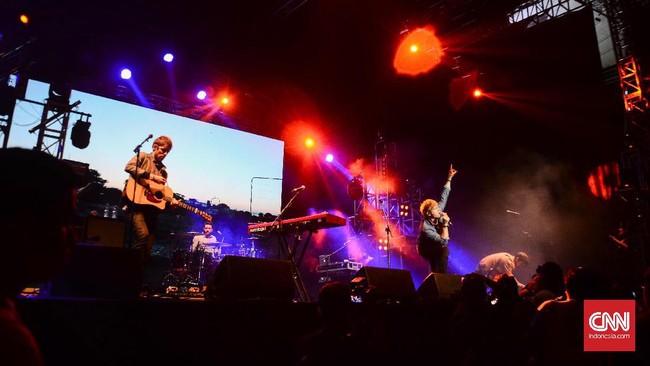 Kehangatan Musik di Tengah Hutan Pinus