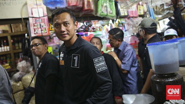Agus menyatakan akan mempelajari masalahan prostitusi di Jakarta bersama calon wakilnya, Sylviana yang pernah menduduki jabatan strategis di ibu kota.