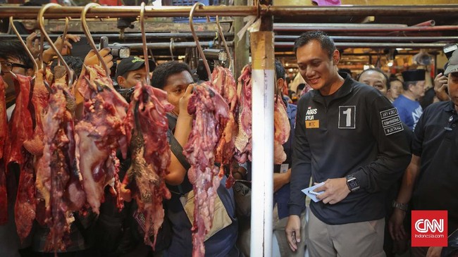 Selain arsitek, Agus juga berjanji program revitalisasi pasar tradisional akan melibatkan para pedagang di masing-masing pasar.