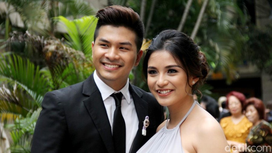 So Sweet! Kejutan 'Random' yang Diberi Glenn Alinskie ke Istrinya