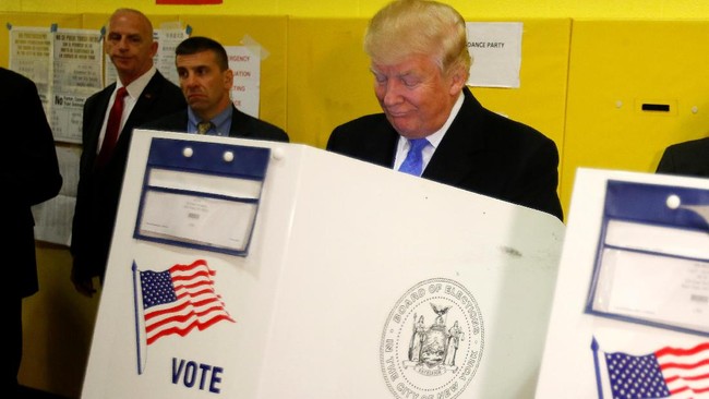 Beranjak dari bilik suara di TPS PS 59 Manhattan, Donald Trump sempat menyebut bahwa dia baru saja membuat keputusan yang sulit.
