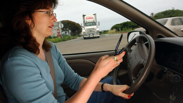 Baru-baru ini seorang ibu hamil tewas ditabrak pengemudi wanita yang baru belajar mobil. Itu sebabnya penting mengetahui tips belajar mobil untuk pemula.