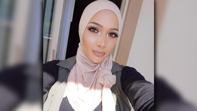 Setelah mengumumkan duta kecantikan pria pertama, kini merek kosmetik CoverGirl memilih wanita berhijab asal Denver, AS, sebagai duta kecantikan mereka.