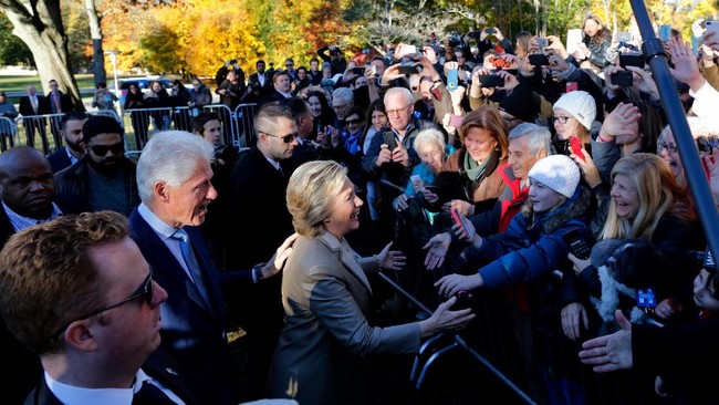 Usai memilih di TPS di New York, capres dari Demokrat, Hillary Clinton, berjanji akan melakukan yang terbaik jika dirinya bisa memenangi pemilu.