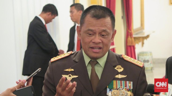 Koalisi masyarakat sipil mendesak Presiden RI Joko Widodo segera memproses pergantian Panglima TNI, karena Jenderal Gatot Nurmantyo mendekati masa pensiun.
