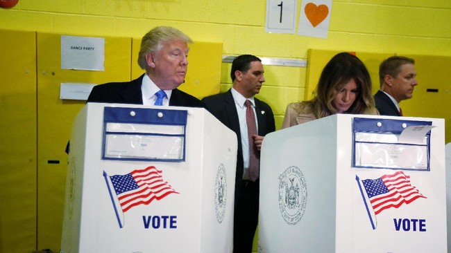 Berkas dakwaan juri federal Amerika Serikat merinci kronologi keterlibatan Rusia dalam Pilpres 2016 yang dimenangkan Donald Trump.