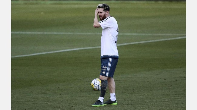 Striker Argentina, Lucas Pratto yakin tim nasional Brasil memiliki kekhawatiran pada kehadiran Lionel Messi dalam laga lawan Argentina, Kamis (10/11).