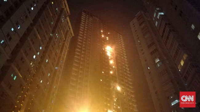 Pusdalops BPBD DKI Jakarta memastikan gedung Apartemen Neo Soho dalam kondisi kosong saat api mulai menyala. 