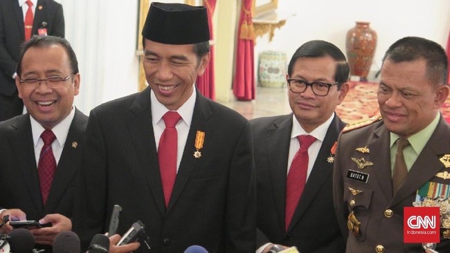 Tidak hanya sektor keuangan syariah, Presiden Jokowi ingin industri wisata, restoran, sampai manufaktur bisa dikembangkan menggunakan basis syariah.