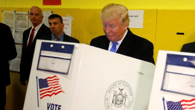 Secara mendadak situs Imigrasi Kanada tak bisa diakses. Hal ini bersamaan dengan hasil keunggulan sementara Donald Trump di pemilu Presiden AS.