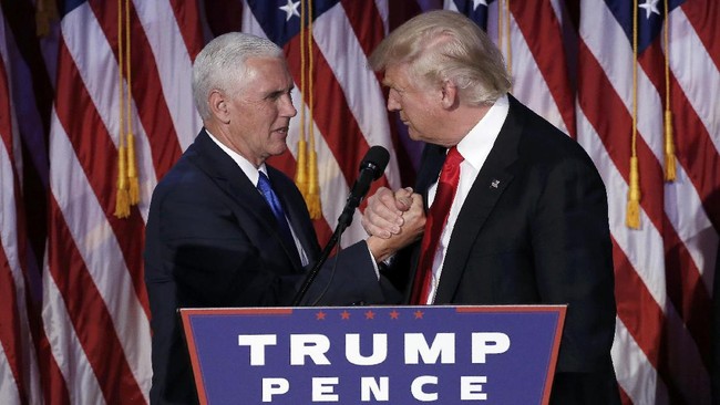 Empat direktur badan intelijen AS beberkan dokumen bahwa Rusia memiliki informasi sensitif mengenai Donald Trump pada Presiden Obama dan Trump.