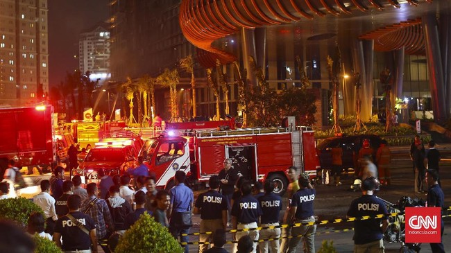 Dugaan awal berdasarkan informasi karyawan Neo Soho, api berasal dari lantai 9C. Namun, polisi menyisir puluhan lantai untuk mendapat bukti yang lengkap.