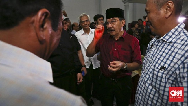 Pernyataan Antasari yang mengaku ikhlas berkebalikan dengan janji yang pernah dia ucapkan. Antasari ditagih janji mengungkap dalang di balik pembuhan.