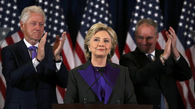 Dalam pidatonya, usai dinyatakan kalah dalam pemilihan presiden Amerika Serikat, Hillary berharap Trump dapat menjadi presiden bagi seluruh rakyat AS.