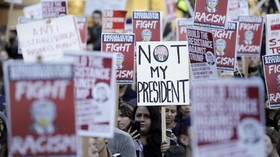 Aksi Anti-Trump Berlanjut, Massa Tolak Kebijakan Imigrasi