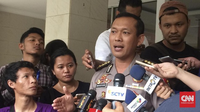 Seragam satpam baru akan mulai digunakan pada pertengahan 2021. Pengadaan seragam Satpam akan diserahkan ke tiap Badan Usaha Jasa Pengamanan.