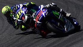 img-title Rossi Kenang Persaingan Sengit dengan Lorenzo di MotoGP Jepang