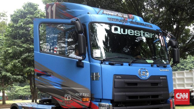 Untuk kelas truk, kemudahan untuk mengendarai layaknya sebuah mobil penumpang. Di varian Quester terbaru, UD menyematkan mesin terbaru yang lebih besar.