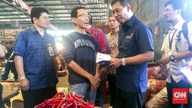 Rendahnya tingkat kepatuhan pajak tidak hanya akibat kesalahan wajib pajak (WP) tetapi juga kesalahan petugas pajak yang tidak menjalankan tugasnya dengan baik.
