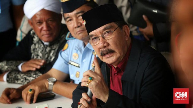 Antasari Azhar baru saja bebas dari penjara setelah menjalani 2 per 3 masa hukuman dari vonis 18 tahun penjara atas pembunuhan berencana Nasrudin Zulkarnaen.