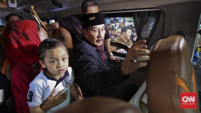 KPK Undang Antasari Azhar Bertemu Mantan Pegawainya Ketua KPK Agus Rahardjo mengatakan telah mengirimkan undangan silaturahmi untuk Antasari. Rencananya, pertemuan akan digelar besok, Jumat (11/11), siang.