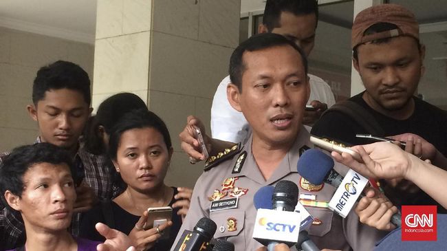Polisi Sebut KKB Lepaskan 7 Kali Tembakan ke Warga Intan Jaya Dua tukang ojek ditembak Kelompok Kriminal Bersenjata di wilayah Kabupaten Intan Jaya, Papua. Polisi menyebut KKB melepaskan tujuh kali tembakan ke korban.