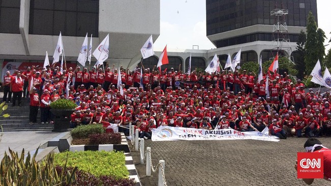 Federasi Serikat Pekerja Pertamina Bersatu menolak rencana PLN mengakuisisi saham Pertamina Geothermal Energy yang mendapat restu Kementerian BUMN.