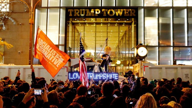 Aksi pencurian terjadi di apartemen Trump Tower, New York, milik Presiden AS, Donald Trump. Pelaku mengambil harta hampir Rp5 miliar.