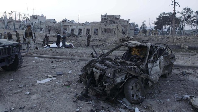 Setidaknya 24 orang tewas dan 42 lainnya terluka akibat bom mobil yang menargetkan satu bus pembawa karyawan Kementerian Pertambangan Afghanistan di Kabul.