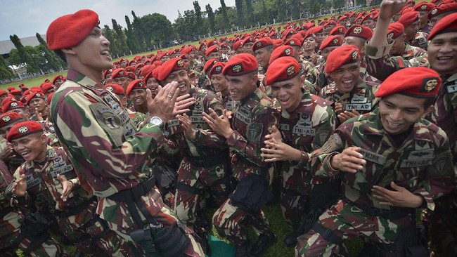 Markas besar setiap angkatan di TNI diminta transparan dalam proses kenaikan pangkat kepada anggotanya, terutama para perwira menengah dan perwira tinggi.