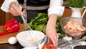 4 Kebiasaan Buruk saat Memasak yang Bikin Gemuk