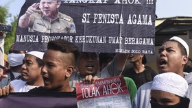 Teka Teki Di Balik Penolakan terhadap Ahok- Djarot