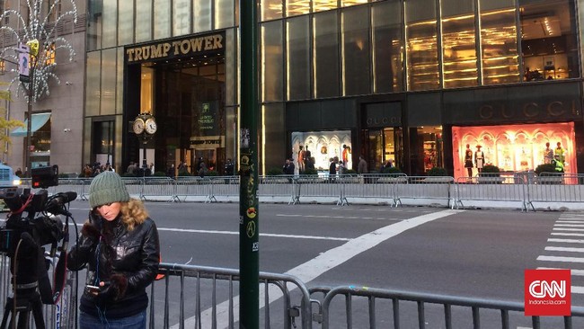 Pengamanan di Trump Tower, markas dan kantor presiden terpilih AS, Donald Trump, diperketat setelah aksi protes digelar besar-besaran di berbagai penjuru AS.