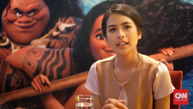 Wajah Maudy Ayunda terpampang di videotron besar di Times Square, New York, AS dalam rangka kampanye kesetaraan gender.