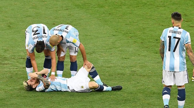 Pelatih Timnas Argentina Edgardo Bauza akan memberikan pil kuat dan obat pening kepada para pemain agar bisa bertahan tampil di markas Bolivia yang tinggi.