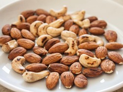 Nggak Bikin Tersiksa! 5 Makanan Enak Ini Ampuh Turunkan Tekanan Darah
