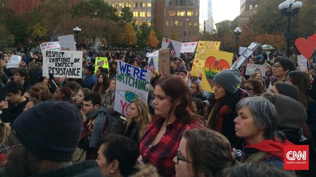 Kemenangan Donald Trump sebagai presiden membuat khawatir banyak penduduk AS. Aksi demo di Kota New York pun sudah menginjak hari ke-empat.