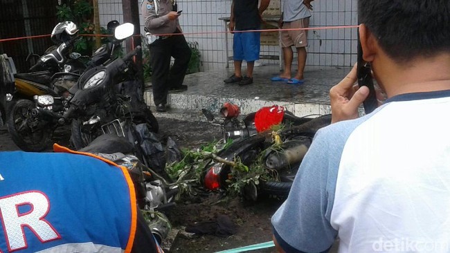 J, tersangka pelaku peledakan bom di Gereja Oikumene, diketahui berasal dari Bogor dan menetap di sebuah masjid di Samarinda Seberang.