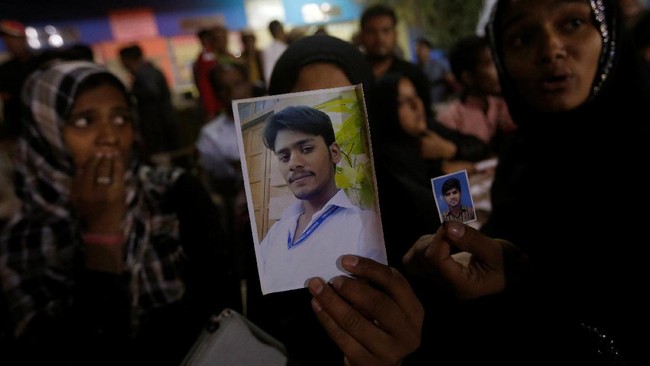 Kelompok militan ISIS mengklaim bom di sebuah kuil di Pakistan yang menewaskan setidaknya 43 orang pada Sabtu (12/11).