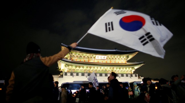 Gedung Biru, tempat berkantor Presiden Park Geun-hye yang sedang dirundung dugaan korupsi, menolak digeledah oleh jaksa khusus.