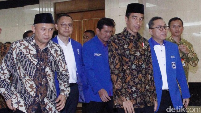 Presiden Jokowi menyatakan, ada 101 daerah yang melaksanakan pilkada serentak bersama Jakarta, tetapi kenapa publik hanya konsentrasi di DKI?
