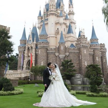 Segini Biaya Pernikahan di Disneyland Tokyo seperti Sandra Dewi dan Harvey Moeis