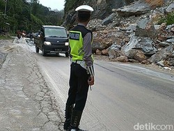 Jalan Nasional Jambi-Padang Lumpuh Total Akibat Banjir