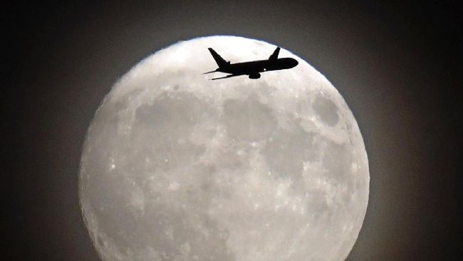 Tiket perjalanan ke mana saja dari Qantas untuk mengagumi keindahan supermoon, ludes dalam waktu 2,5 menit.