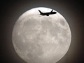 Tiket Pesawat 'ke Mana Saja' Nonton Supermoon Ludes 2,5 Menit