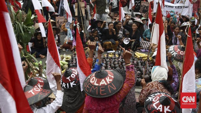 Undang-undang menjamin setiap warga negara yang memperjuangkan hak atas lingkungan hidup yang baik dan sehat tidak dapat dipidana maupun digugat secara perdata.