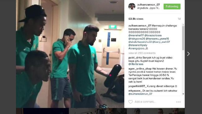 Latar pengiring tantangan maneken tersebut diambil dari lagu Black Beatles yang dibawakan duo hip hop Rae Sremmurd, dan Gucci Mane.