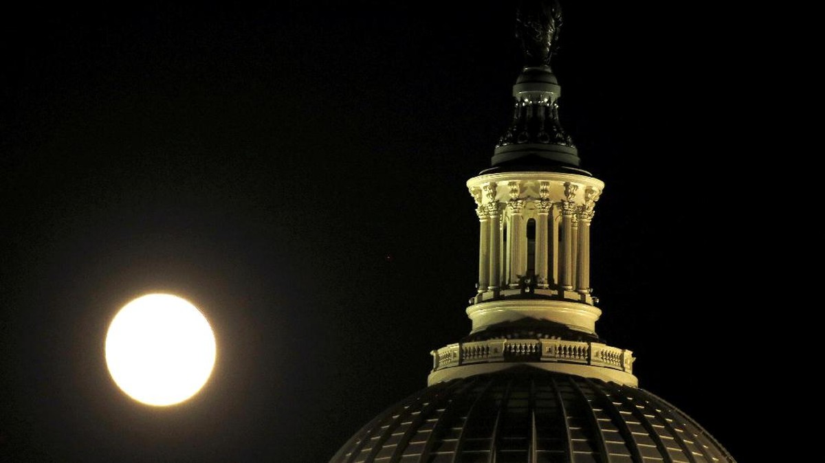 Menikmati Supermoon di Berbagai Belahan Dunia