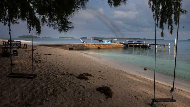 KKP mengimbau pelaku usaha, baik dari dalam negeri maupun asing, untuk mematuhi aturan terkait pemanfaatan pulau-pulau kecil di Indonesia.